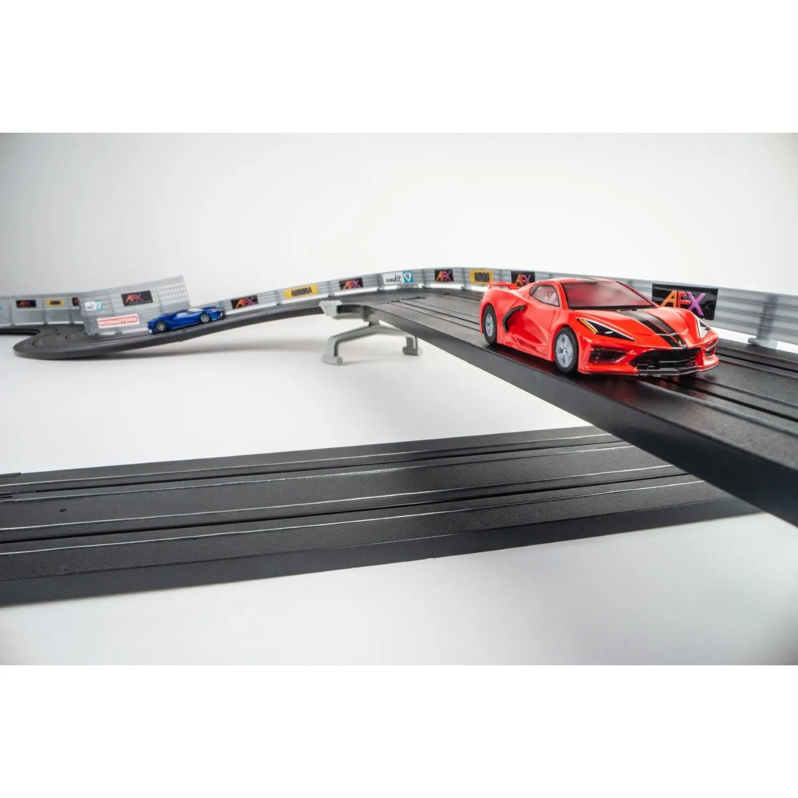 1/64 Super Cars Vette & Ford Set