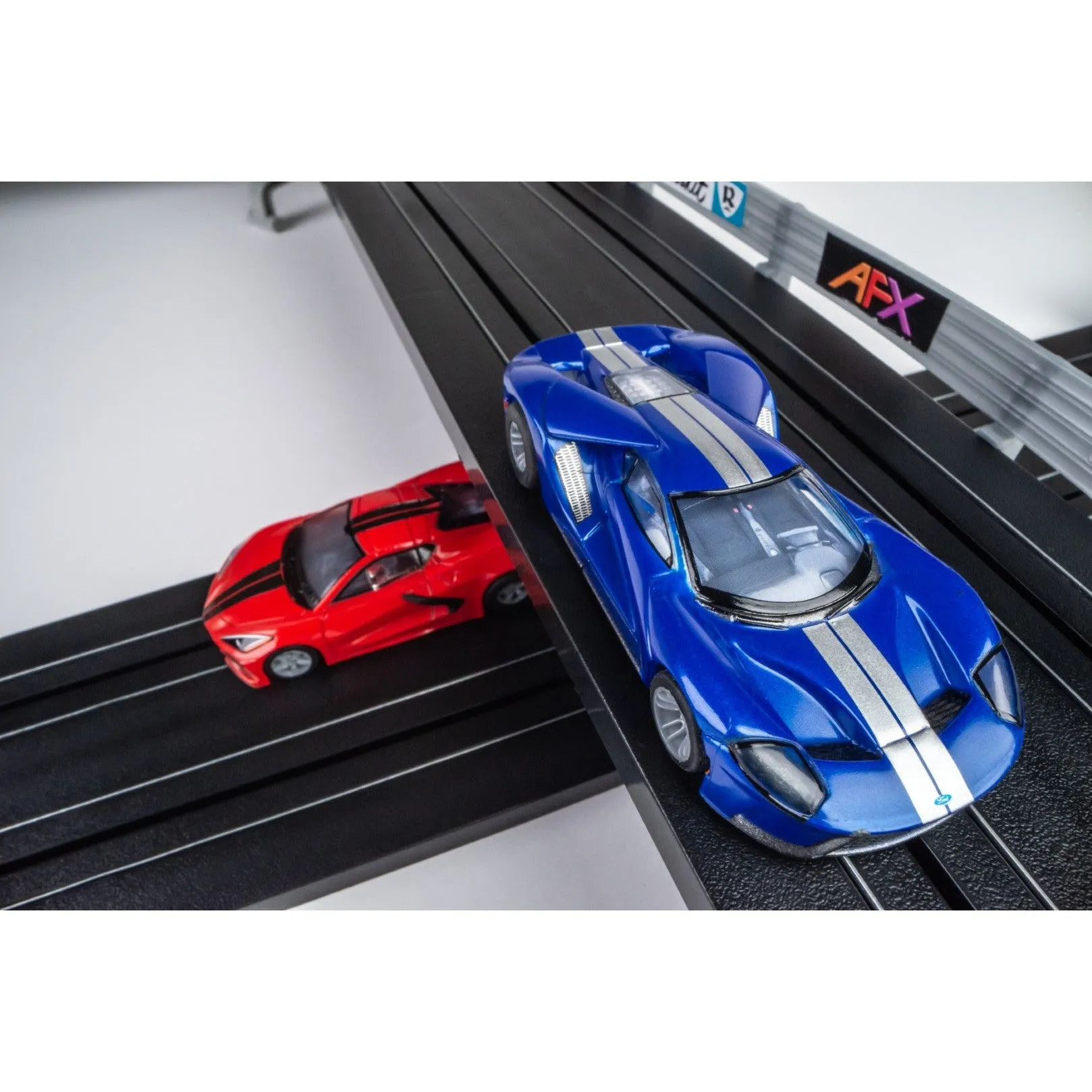 1/64 Super Cars Vette & Ford Set