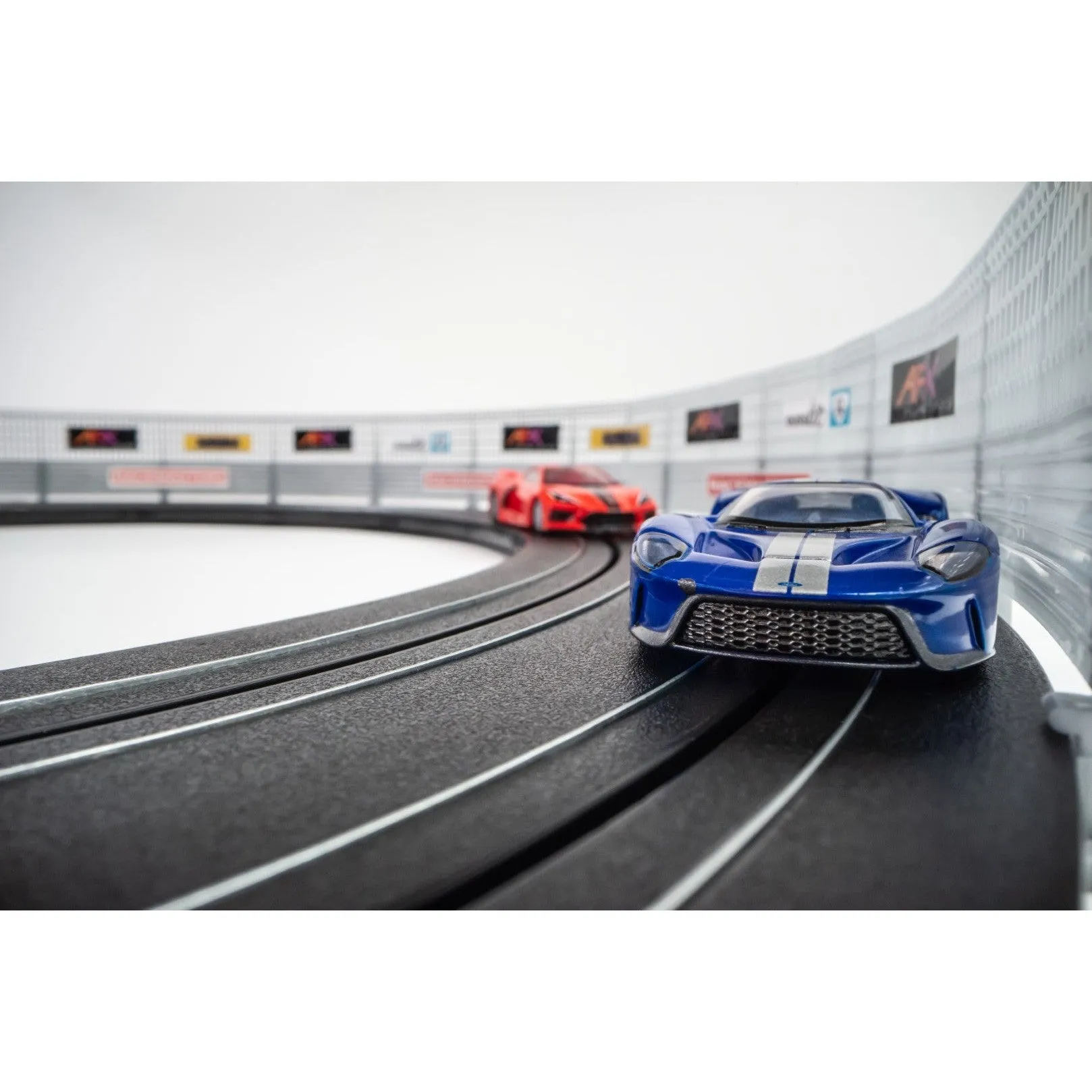 1/64 Super Cars Vette & Ford Set
