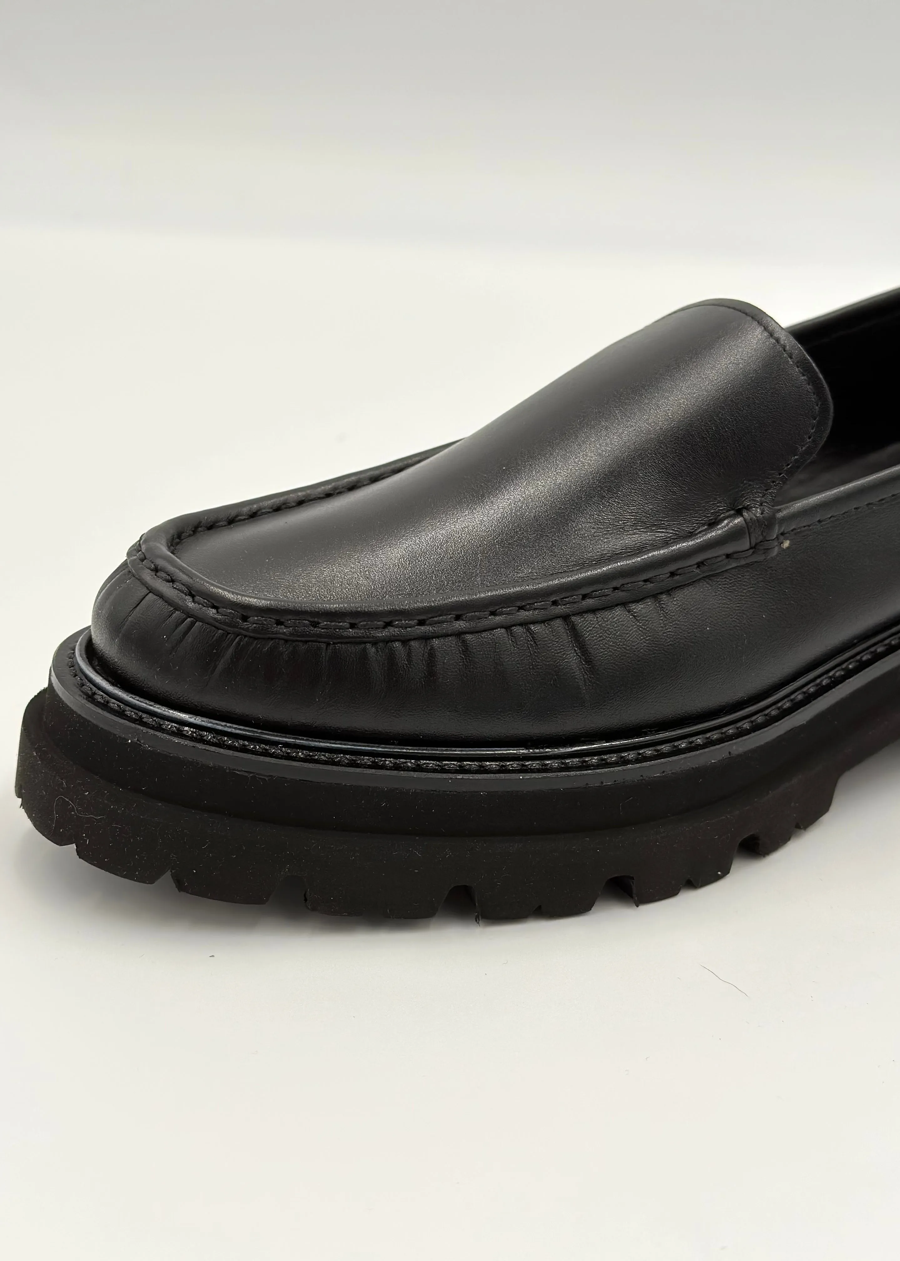 Johanna Chunky Loafer in Black Leather